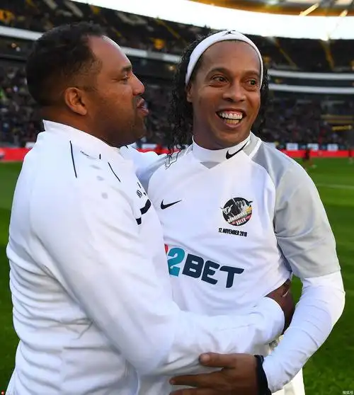 TA：英超计划下赛季引入新规，仅允许队长就关键判罚与裁判沟通.