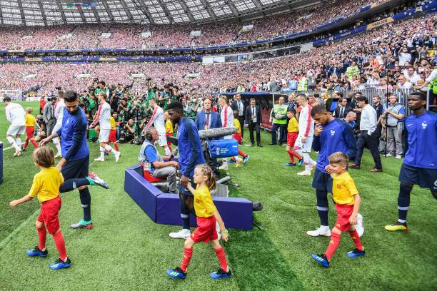 《天下足球》评年度失意阵容：维尔茨、伊萨克、罗德里戈在列（天下足球盘点年度失意阵：维尔茨、伊萨克、罗德里戈入列）